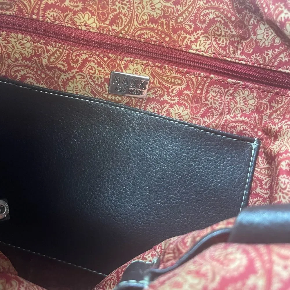 Maxx New York Leather Brown medium shoulder bag with silver tone hardwares.